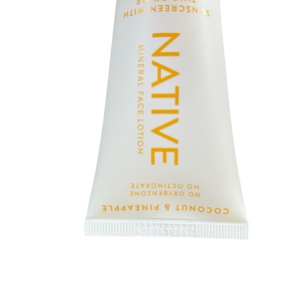 Native X2 Lot SPF Mineral Face Lotion Sunscreen
Zinc Oxide Coconut Pineapple - Picture 3 of 3